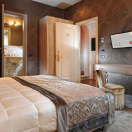 Aqua B Hotel Velence Kültér fotó