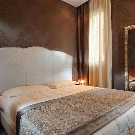 Aqua B Hotel Velence Kültér fotó